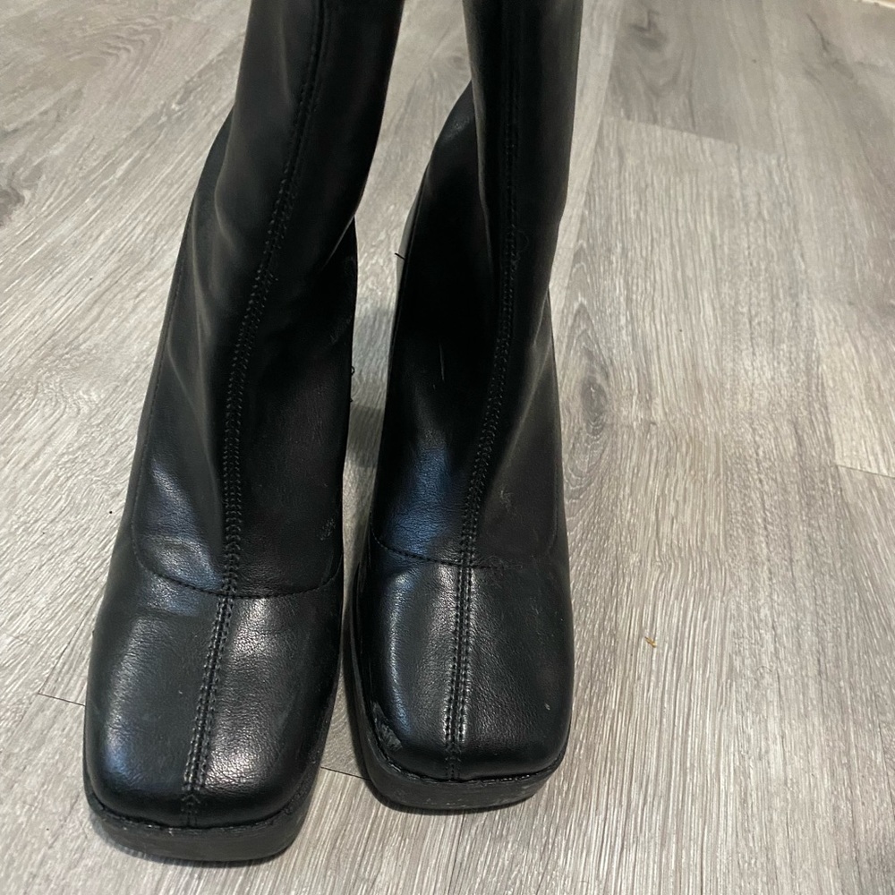 Mid calf boot